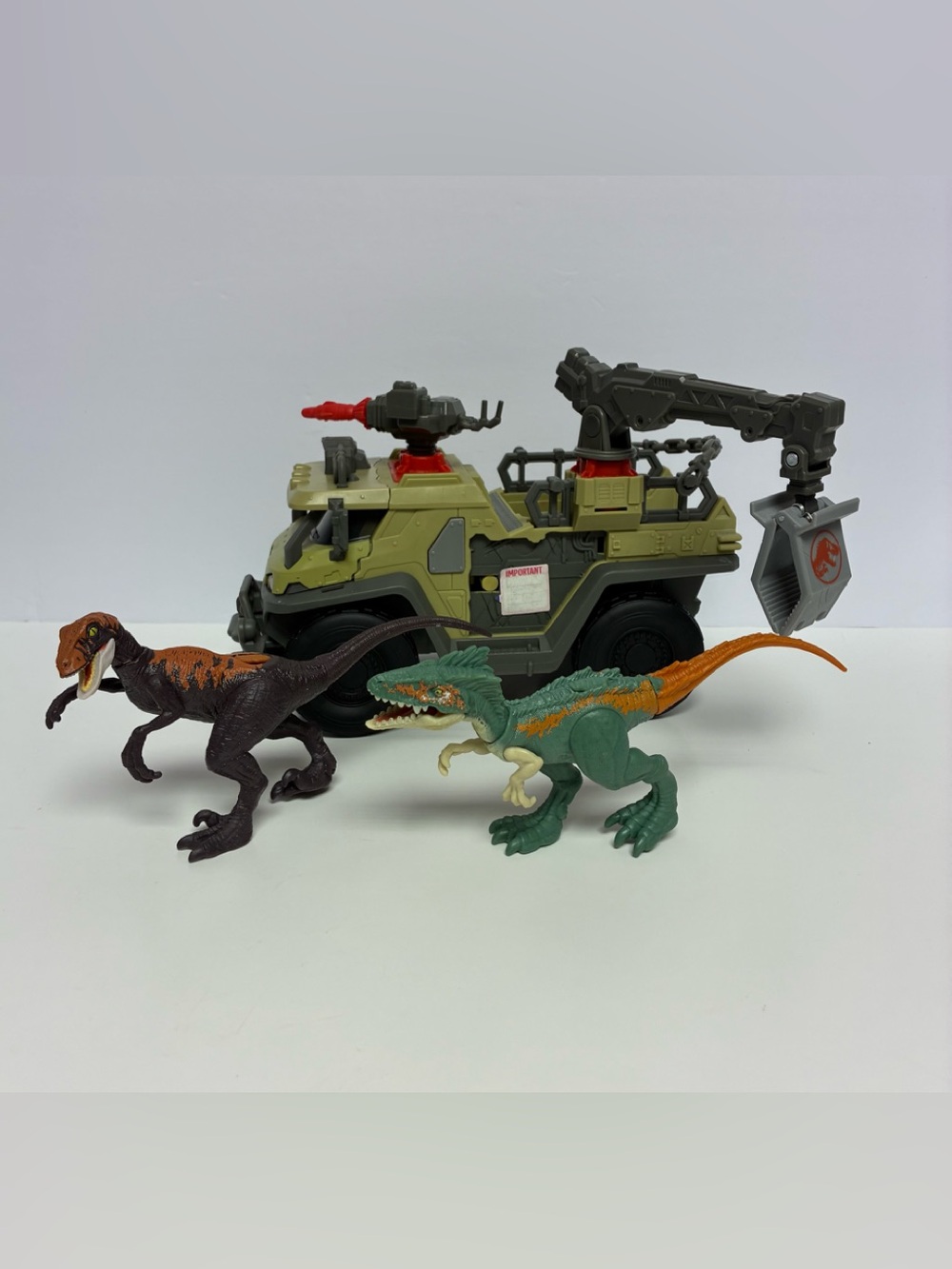 Mattel Jurassic World Dominion Capture N Crush Truck & 2 Velociraptor Dinosaurs